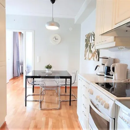 Kotimaailma - Tilava Saunallinen & Parvekkeellinen Kaksio - Verstaankatu