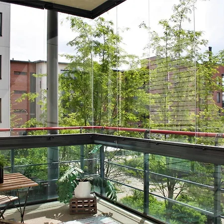 Kotimaailma - Tilava Saunallinen & Parvekkeellinen Kaksio - Verstaankatu Apartament *