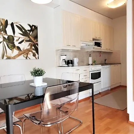 Kotimaailma - Tilava Saunallinen & Parvekkeellinen Kaksio - Verstaankatu *