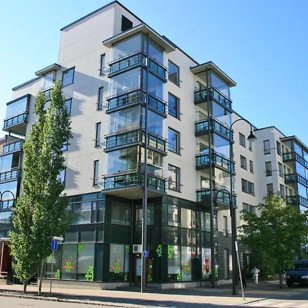 Kotimaailma - Tilava Saunallinen & Parvekkeellinen Kaksio - Verstaankatu Tampere