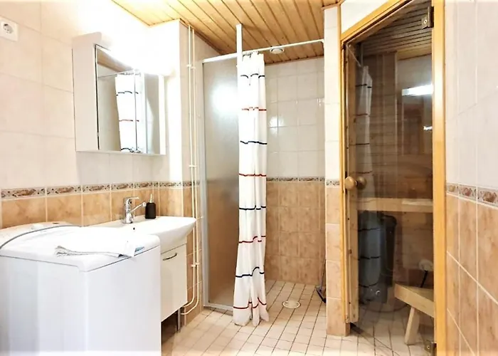 Kotimaailma - Tilava Saunallinen & Parvekkeellinen Kaksio - Verstaankatu 아파트 탐페레